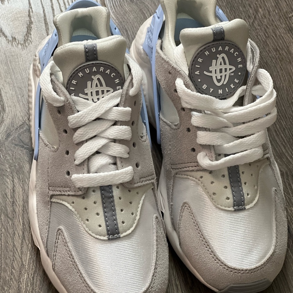 Nike White and Blue Athletic Shoes - Picture 6 of 9